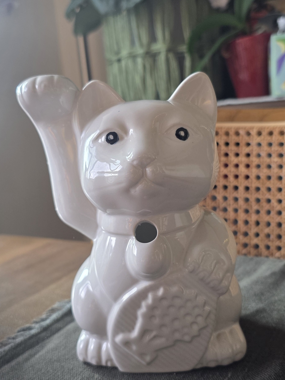 Vintage glossy white ceramic Benihana Maneki Neko lucky cat